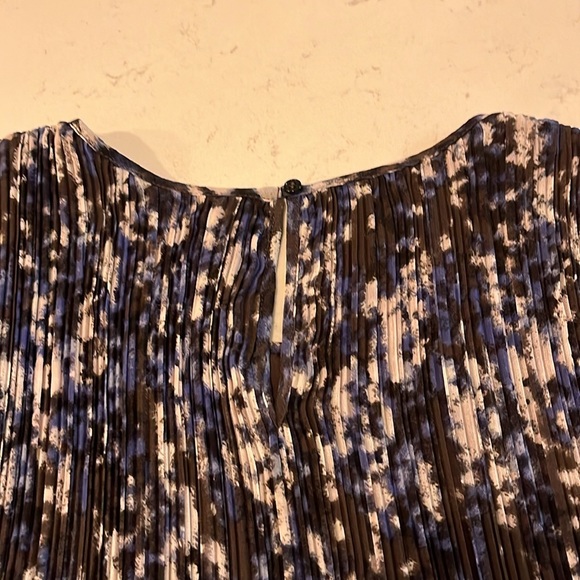 Halogen Woman’s Sleeveless Top - Picture 5 of 7